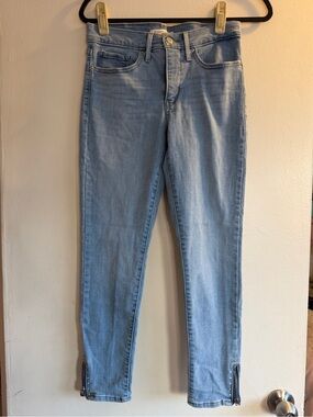 Levi’s 311 Shaping Skinny Light Wash Women's Skinny Jeans with Ankle Zippers
